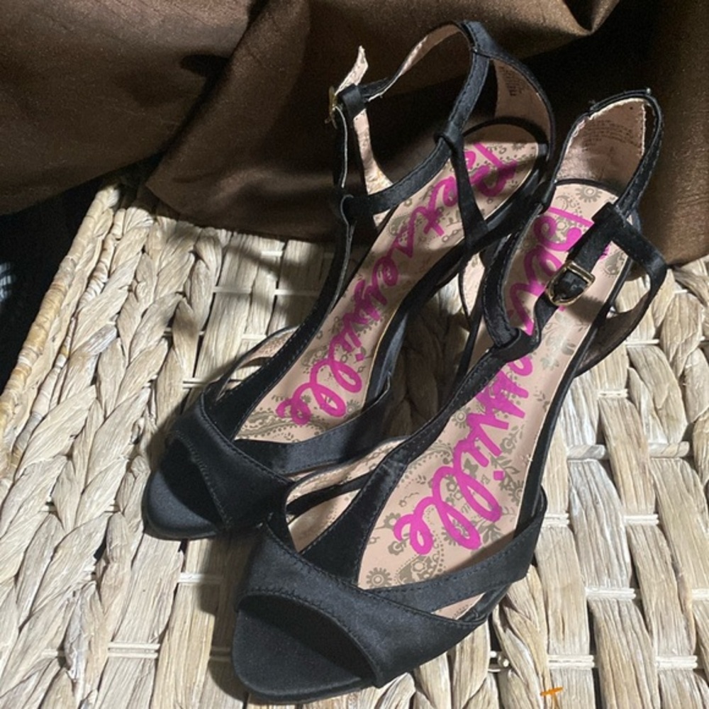 Betsey Johnson Betseyville Pump Sz 8